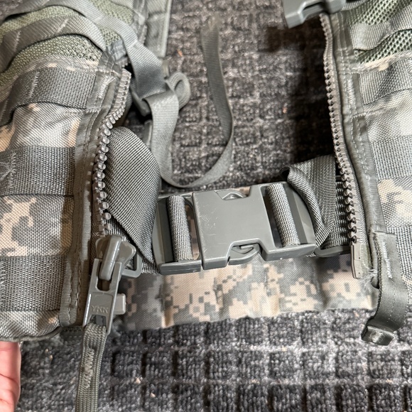 Military Surplus - Molle  (FLC) Vest - Picture 5 of 5